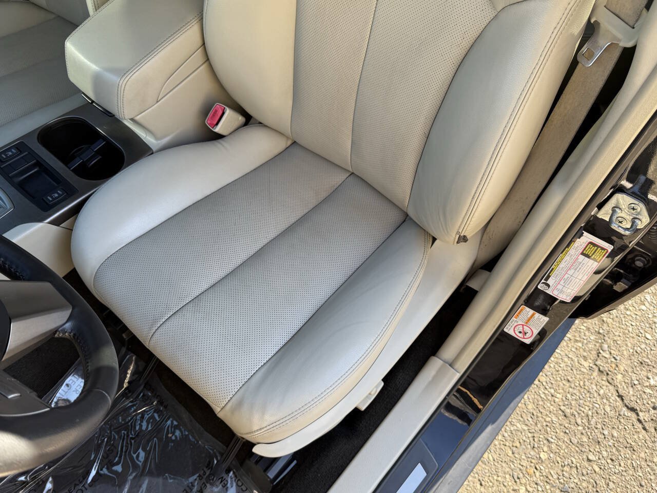 Used 2011 Subaru Outback 2.5i Limited AWD/4WD image 32