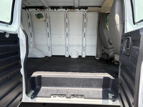 Used 2016 Chevrolet Express 2500 RWD image 26