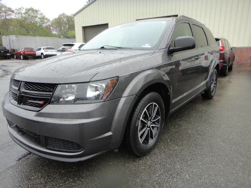 Used 2017 Dodge Journey SE w/ Flexible Seating Group FWD image 1