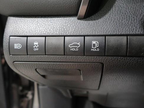 Used 2019 Toyota Camry XLE FWD image 30