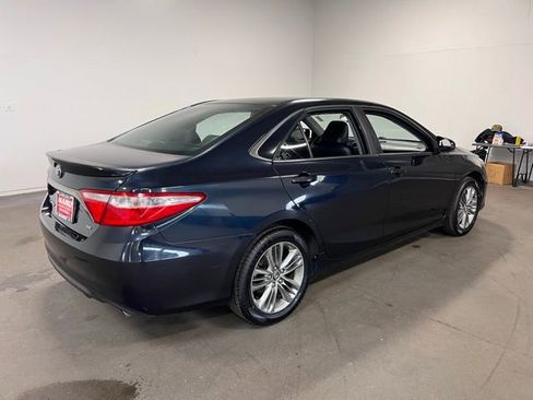 Used 2016 Toyota Camry SE image 5