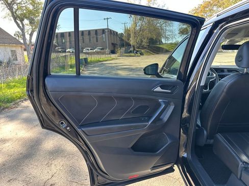Used 2023 Volkswagen Tiguan SE image 27