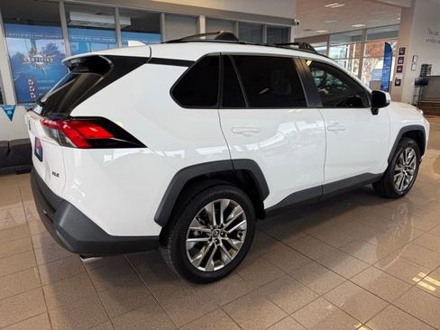 Used 2020 Toyota RAV4 XLE Premium image 3