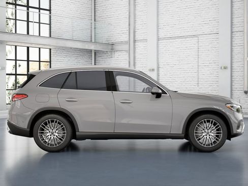 Used 2026 Mercedes-Benz GLC 300 4MATIC image 11