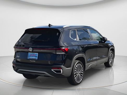 Used 2025 Volkswagen Taos SE image 8