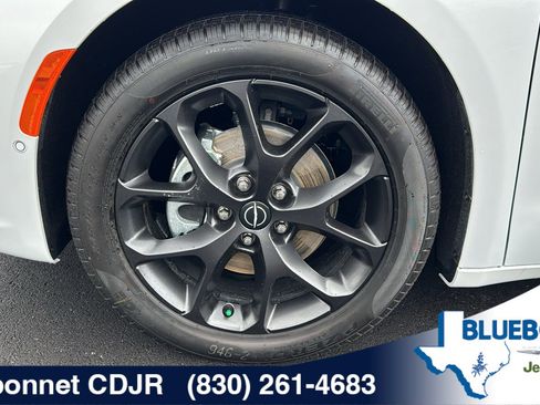 New 2026 Chrysler Pacifica Limited w/ S Appearance Package FWD image 9