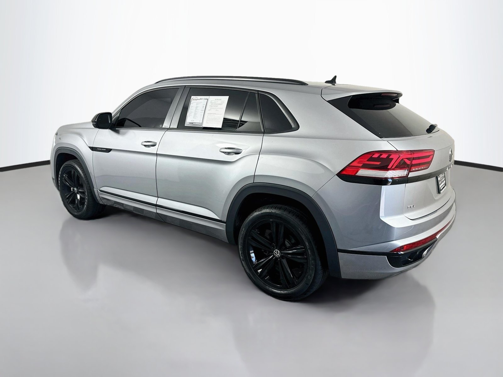 Used 2023 Volkswagen Atlas Cross Sport SEL R-Line AWD/4WD image 5