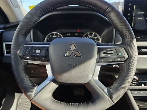 New 2026 Mitsubishi Outlander SE image 28