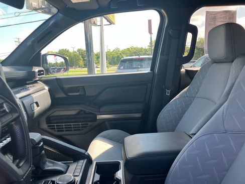 Used 2025 Toyota Tacoma SR5 AWD/4WD image 10
