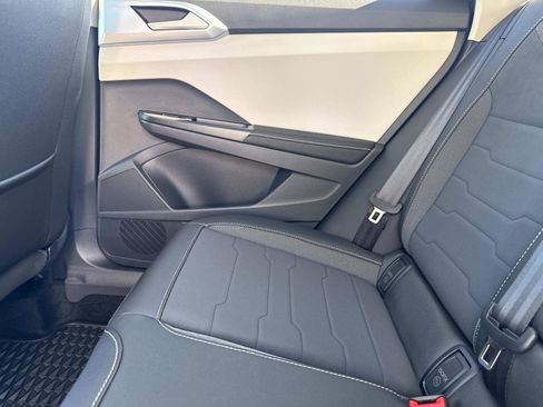 Used 2025 Volkswagen Taos SEL image 15