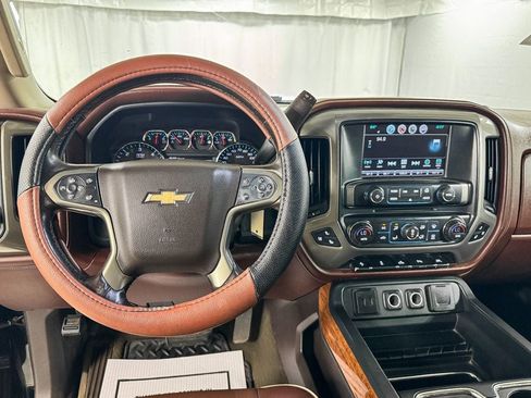Used 2016 Chevrolet Silverado 1500 High Country w/ High Country Premium Package AWD/4WD image 10