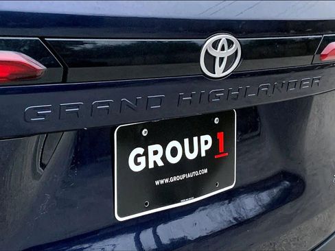 Used 2025 Toyota Grand Highlander FWD image 29