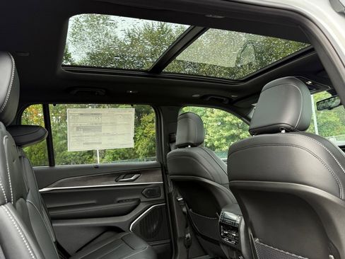 New 2025 Jeep Grand Cherokee L Limited w/ Luxury Tech Group II image 7