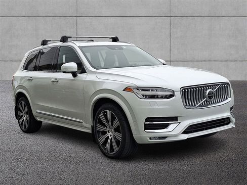 Used 2021 Volvo XC90 T6 Inscription w/ Lounge Package image 3