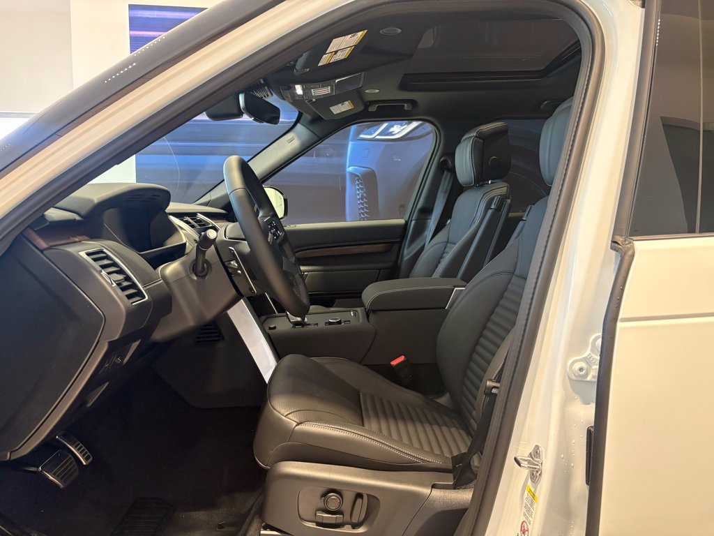 New 2026 Land Rover Discovery Dynamic SE AWD/4WD image 11