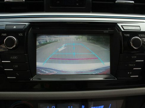 Used 2015 Toyota Corolla LE FWD image 34