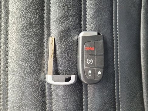 Used 2020 Ford Fusion SE FWD image 32