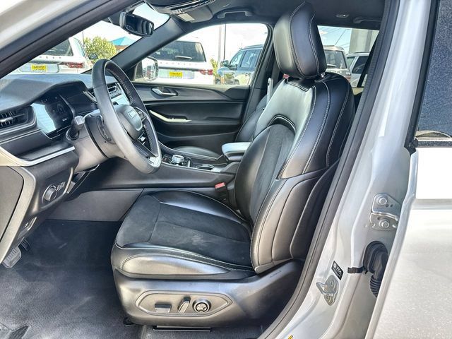 Used 2024 Jeep Grand Cherokee Altitude AWD/4WD image 11