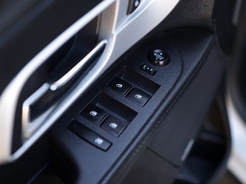 Used 2017 Chevrolet Equinox Premier w/ Enhanced Convenience Package image 26