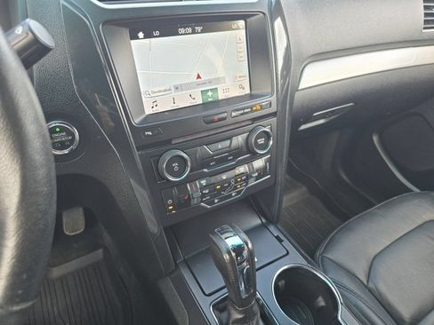 Used 2017 Ford Explorer XLT w/ Equipment Group 202A AWD/4WD image 26