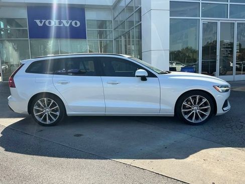 Used 2020 Volvo V60 T5 Momentum FWD image 5