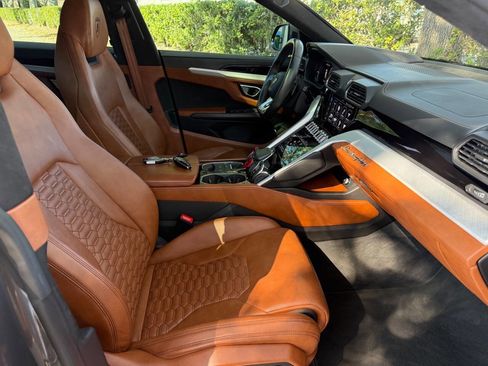 Used 2021 Lamborghini Urus Base AWD 4dr SUV image 16
