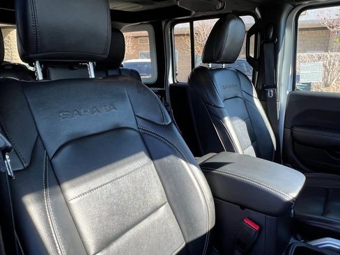 Used 2023 Jeep Wrangler Unlimited Sahara image 15