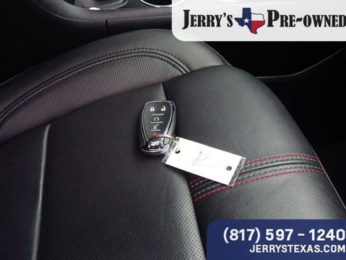 Used 2023 Chevrolet Traverse RS FWD image 26
