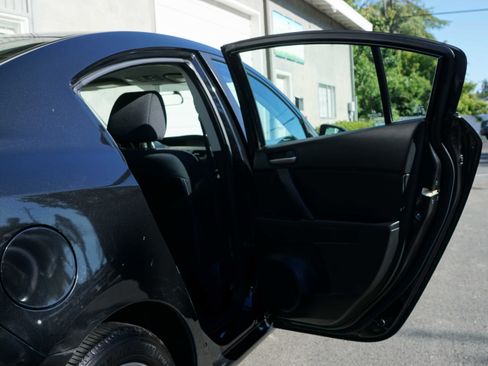 Used 2012 MAZDA MAZDA3 i Touring FWD image 21