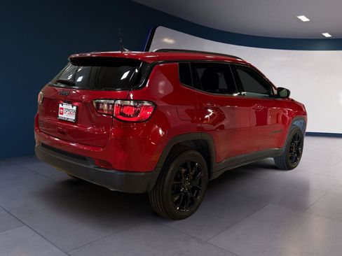 Used 2025 Jeep Compass Latitude w/ Altitude Special Edition image 5