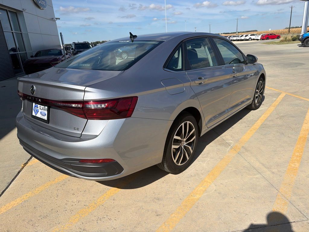 Used 2025 Volkswagen Jetta SE FWD image 7