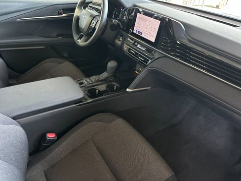 Used 2025 Toyota Camry LE image 14