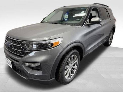 Used 2023 Ford Explorer XLT w/ Equipment Group 202A AWD/4WD image 1
