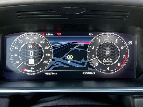 Used 2022 Land Rover Range Rover Sport SVR image 13