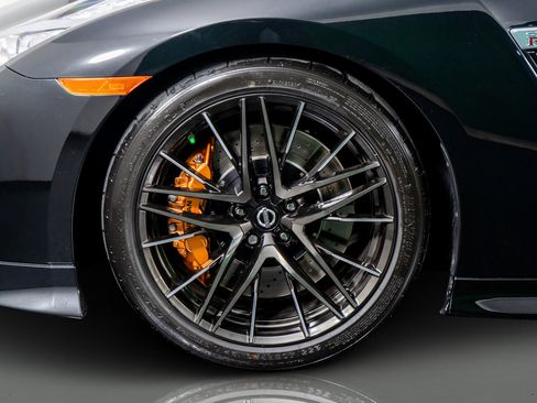 Used 2021 Nissan GT-R Premium image 22
