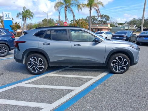 Used 2025 Chevrolet Trax RS w/ Driver Confidence Package image 4