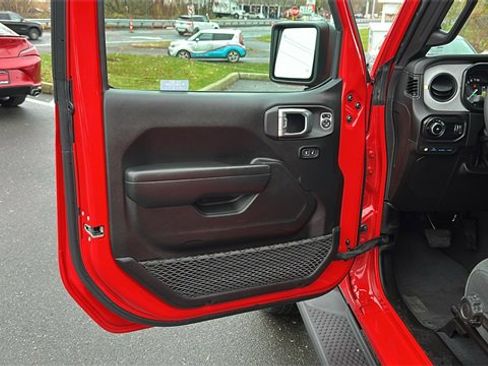 Used 2024 Jeep Wrangler Unlimited w/ Convenience Group image 8