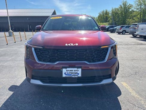 Used 2025 Kia Sorento LX FWD image 2