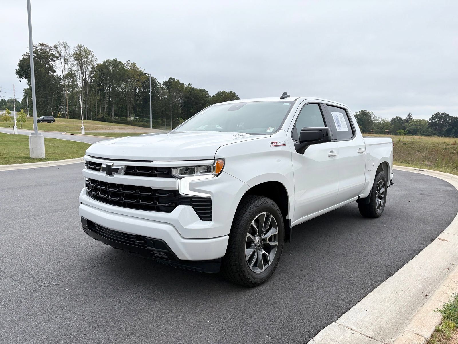 Used 2024 Chevrolet Silverado 1500 RST w/ Z71 Off-Road Package AWD/4WD image 3