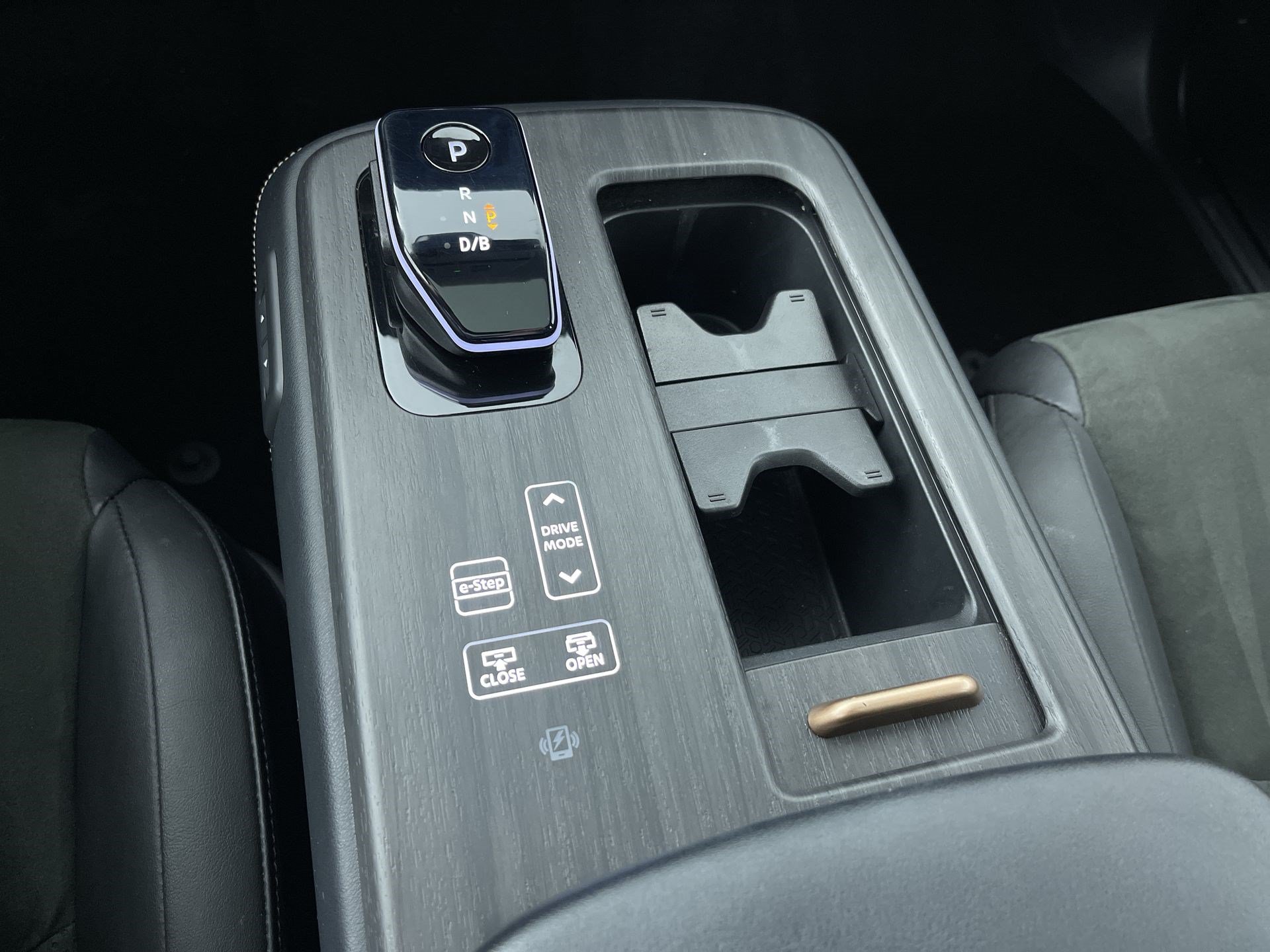 Certified 2024 Nissan Ariya AWD image 22