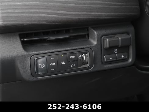 Used 2025 GMC Sierra EV Denali AWD/4WD image 29