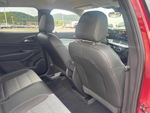 Used 2025 Chevrolet Trax LT FWD image 25