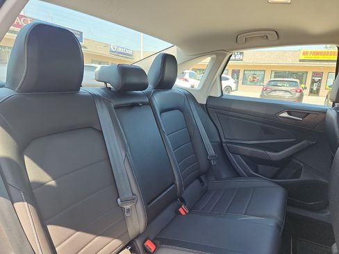 Used 2023 Volkswagen Jetta SE FWD image 30