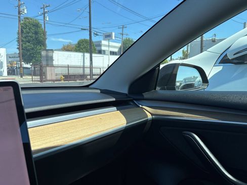 Used 2022 Tesla Model 3 RWD image 2