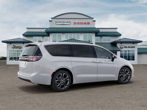 New 2026 Chrysler Pacifica Select FWD image 4