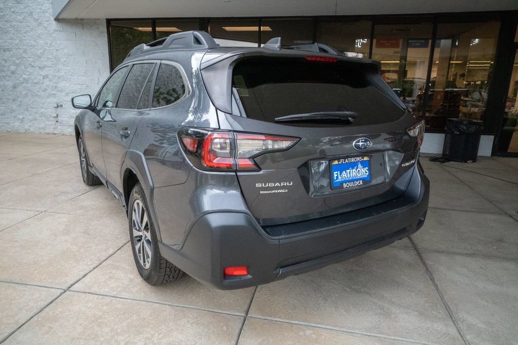 Used 2023 Subaru Outback Premium AWD/4WD image 5
