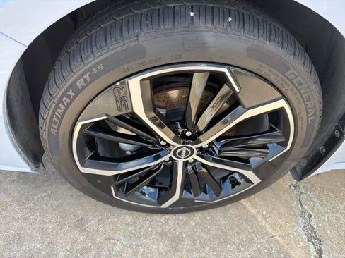 Used 2024 Nissan Altima 2.5 SR w/ SR Premium Package image 11