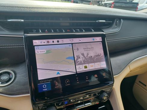 Used 2023 Jeep Grand Cherokee L Limited w/ Luxury Tech Group II image 10