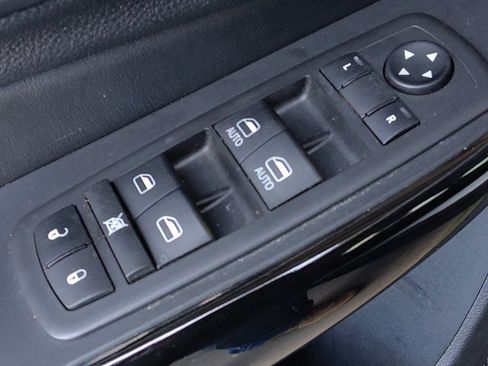 Used 2021 Jeep Cherokee Latitude Plus FWD image 27