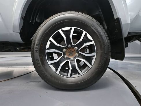 Used 2020 Toyota Tacoma TRD Sport AWD/4WD image 11